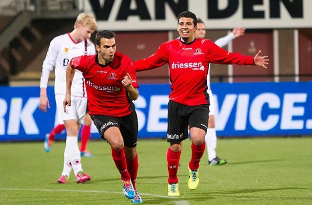 拼抢篮板 拼抢篮板