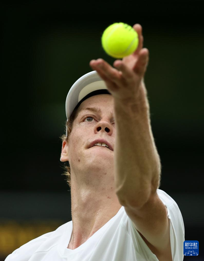 官方：斯图加特签下狼堡前锋托马斯；据悉总价为1500万欧